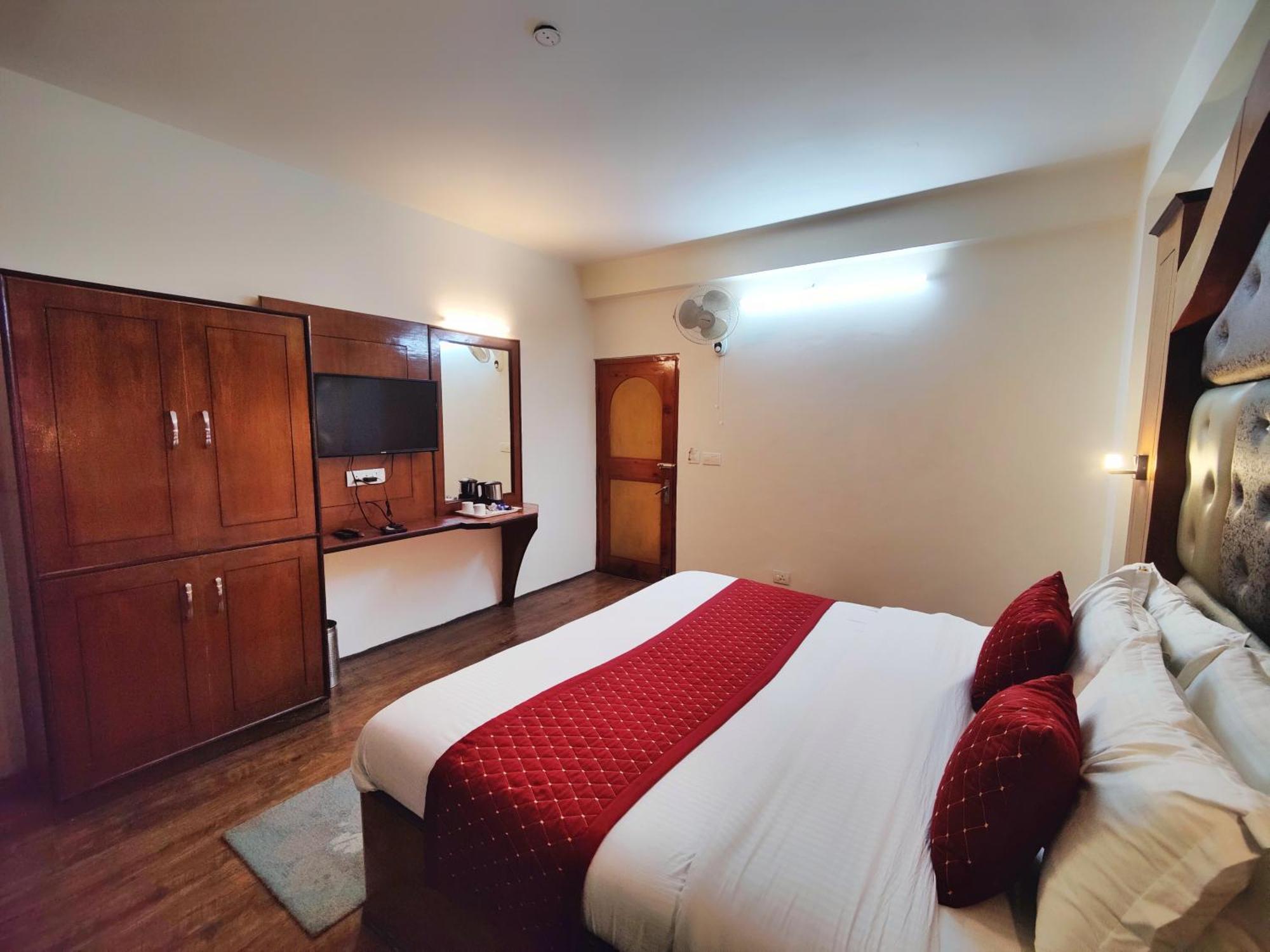 Surya International Hotel Manali Near Mall Road Εξωτερικό φωτογραφία